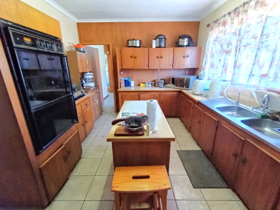 4 Bedroom Property for Sale in Langenhovenpark Free State